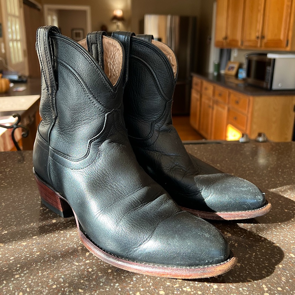 Black Tecovas “The Penny” Booties